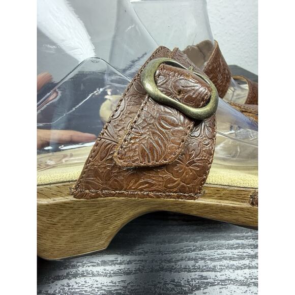 Dansko Sophie Tooled Leather Sandal Clog Size 40 US 9.5-10 Brown with Buckle - Picture 12 of 14